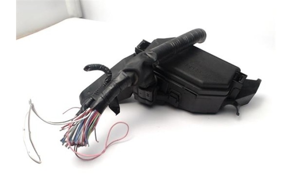 Recambio de caja fusibles/rele para toyota corolla 1.8 referencia OEM IAM   