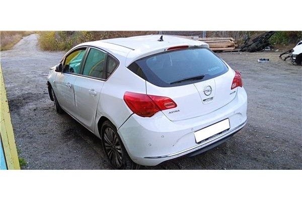 opel astra j berlina 5p del año 2015