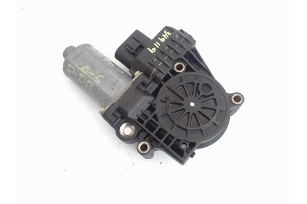Recambio de motor elevalunas delantero derecho para audi a6 avant (4b5) 2.8 quattro referencia OEM IAM 0130821774  
