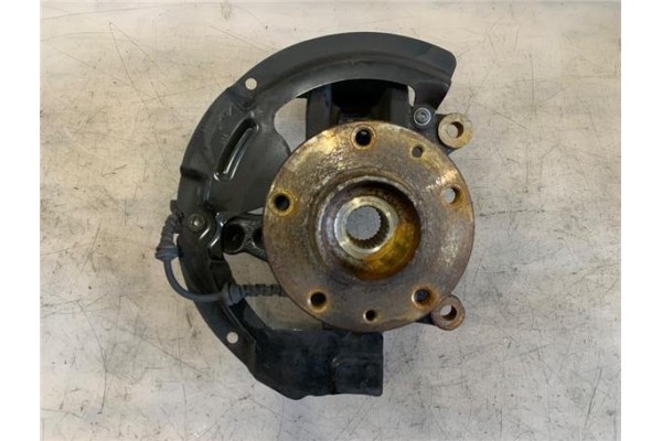 Recambio de mangueta delantero derecha para renault megane iii berlina 5p 1.2 bose edition referencia OEM IAM 400140080R  