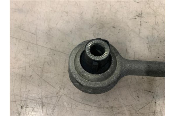 Recambio de brazo inferior delantero derecho para bmw serie 1 berlina (e81/e87) 2.0 120d referencia OEM IAM 31122405860  