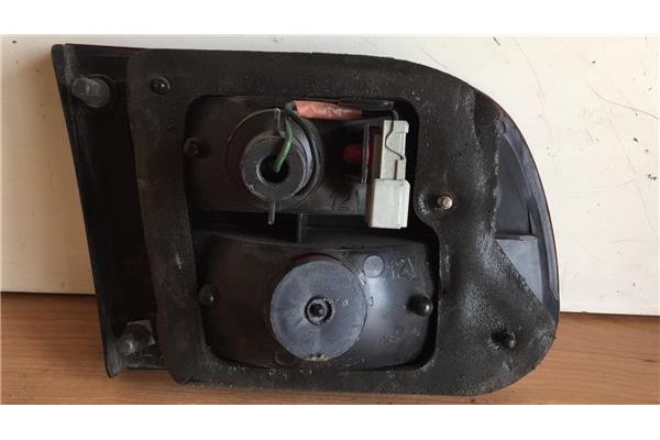 Recambio de piloto interior derecho para honda civic iv hatchback (eg) 1.3 16v (eg3) referencia OEM IAM 0431120  