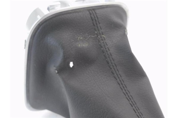 Recambio de pomo palanca cambio para volkswagen polo v (6c1) 1.2 advance bmt referencia OEM IAM 6C0711113R  