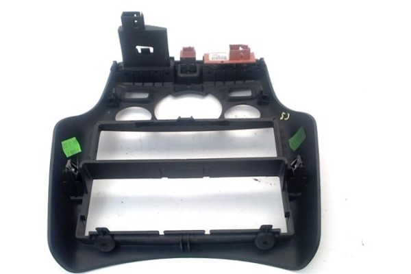 Recambio de embellecedor consola central para citroen c3 picasso 1.6 exclusive referencia OEM IAM 823118  