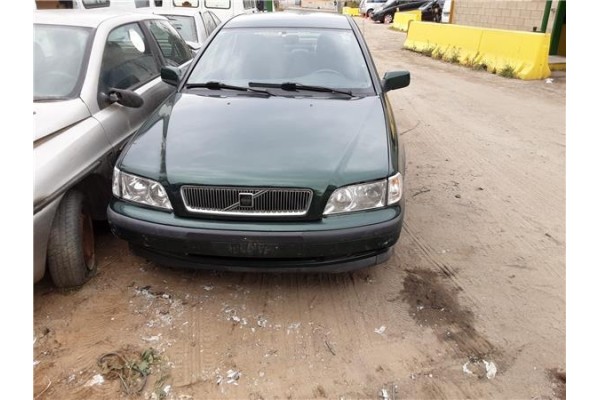 volvo s40 berlina (1995) del año 
