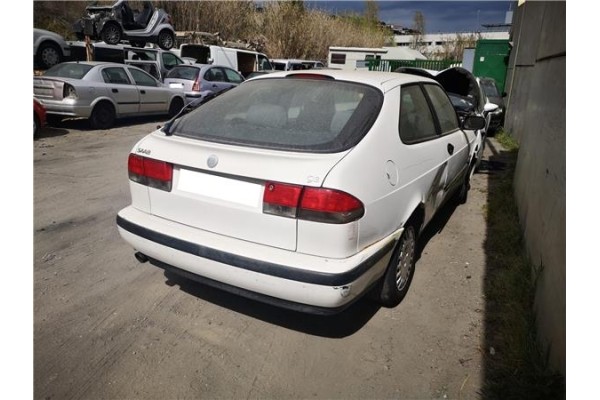 saab 9-3 berlina del año 1999