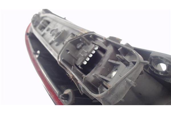 Recambio de piloto trasero derecho para opel corsa c 1.4 referencia OEM IAM 9114337  