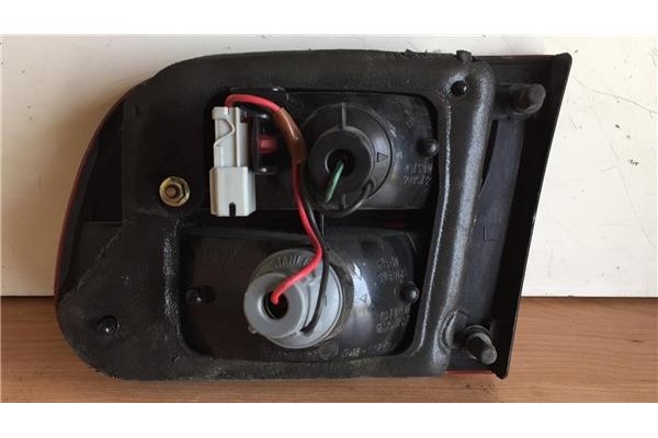 Recambio de piloto interior izquierdo para honda civic iv hatchback (eg) 1.3 16v (eg3) referencia OEM IAM 0431120L  