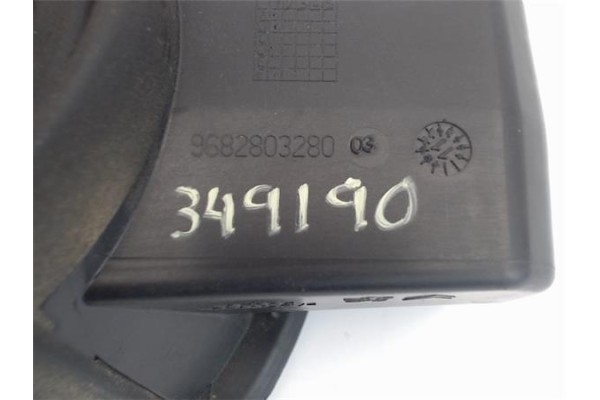 Recambio de tapa exterior combustible para peugeot 3008 1.6 hdi referencia OEM IAM 9682803280  
