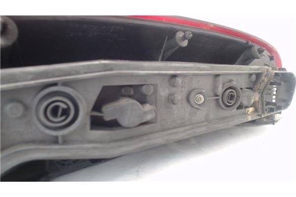 Recambio de piloto trasero izquierdo para opel corsa c 1.4 referencia OEM IAM 114336  