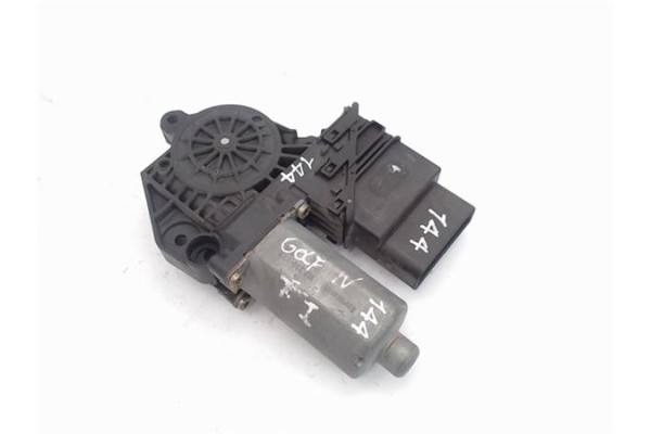 Recambio de motor elevalunas trasero izquierdo para volkswagen golf iv berlina (1j1) referencia OEM IAM (0130821767) (101439-203