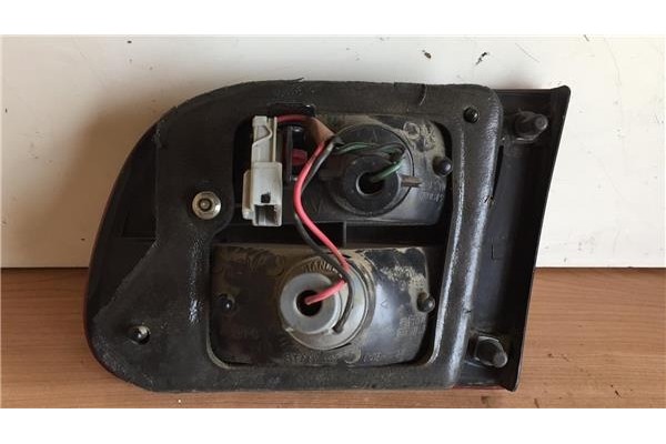 Recambio de piloto interior izquierdo para honda civic iv hatchback (eg) 1.3 16v (eg3) referencia OEM IAM 0431120L  