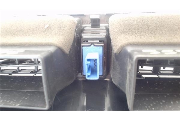 Recambio de rejilla entrada de aire para mitsubishi space star (a00) 1.2 motion referencia OEM IAM 8030A210 8030A209 