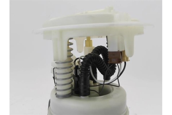 Recambio de bomba combustible para citroen c4 berlina 1.6 exclusive referencia OEM IAM 1525WK  