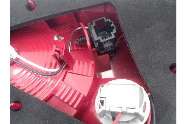 Recambio de piloto interior derecho para seat altea xl (5p5) 2.0 tdi referencia OEM IAM 5P8945108B  
