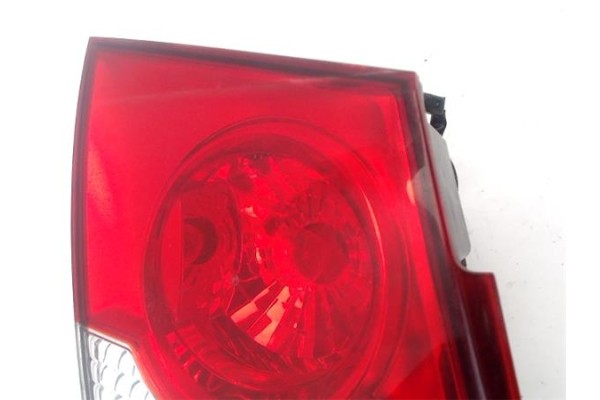 Recambio de piloto interior izquierdo para chevrolet cruze 2.0 ls referencia OEM IAM 95130772  