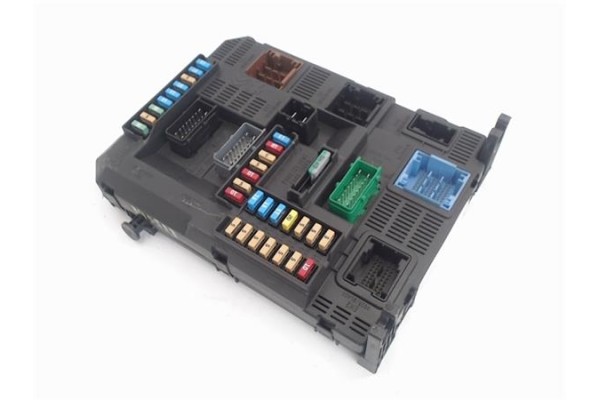 Recambio de caja reles para peugeot 2008 1.6 hdi referencia OEM IAM 9819850080  