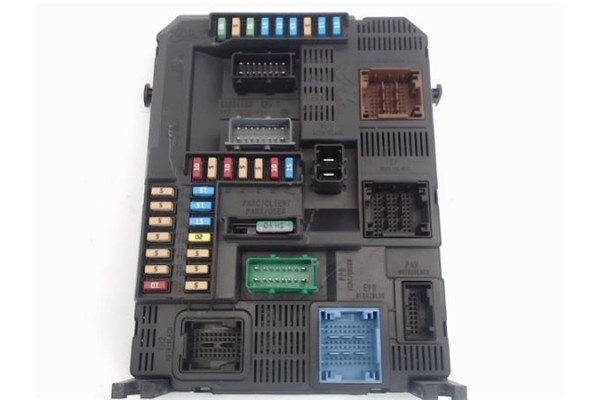 Recambio de caja reles para peugeot 2008 1.6 hdi referencia OEM IAM 9819850080  
