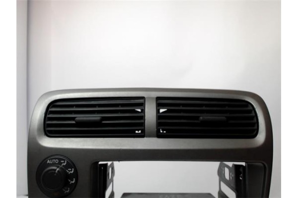 Recambio de embellecedor consola central para honda civic vi 1.6 referencia OEM IAM   
