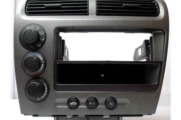 Recambio de embellecedor consola central para honda civic vi 1.6 referencia OEM IAM   