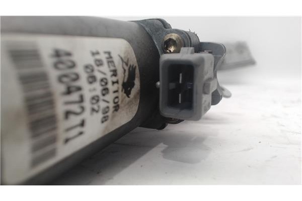Recambio de mecanismo elevalunas delantero derecho para citroen saxo referencia OEM IAM 400472T1  