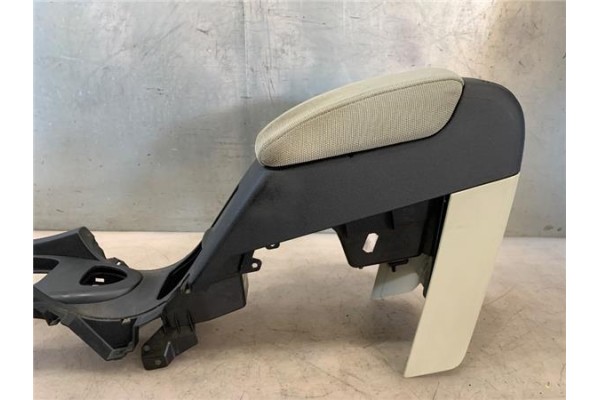 Recambio de reposabrazos para saab 9-3 berlina 1.9 tid referencia OEM IAM 12790310  