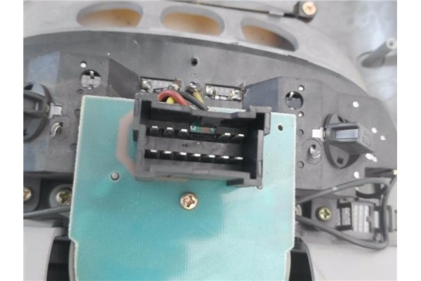 Recambio de luz delantero central techo para kia sorento (bl) 2.5 crdi referencia OEM IAM 928003E001CY 0K53E51410 