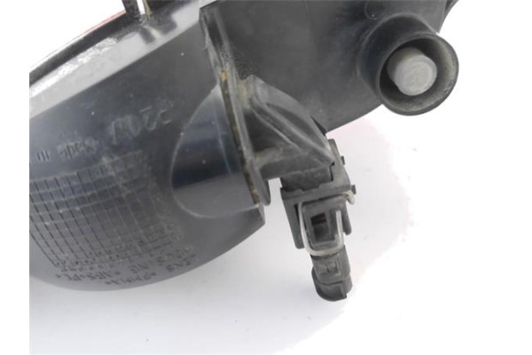 Recambio de piloto defensa trasero izquierdo para opel corsa c 1.3 cdti referencia OEM IAM 13118662  