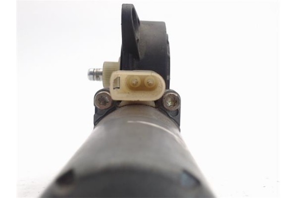 Recambio de motor elevalunas delantero derecho para ford fiesta (cbk) referencia OEM IAM 0130821938  