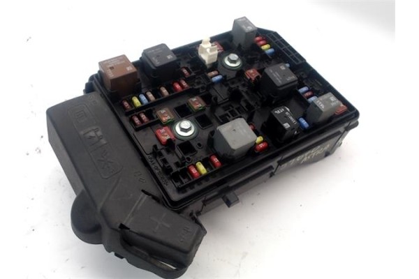 Recambio de caja fusibles/rele para opel astra k berlina 5p 1.6 dynamic referencia OEM IAM 812461952  