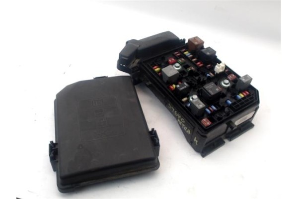 Recambio de caja fusibles/rele para opel astra k berlina 5p 1.6 dynamic referencia OEM IAM 812461952  