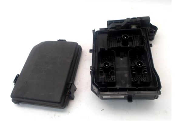 Recambio de caja fusibles/rele para opel astra k berlina 5p 1.6 dynamic referencia OEM IAM 812461952  