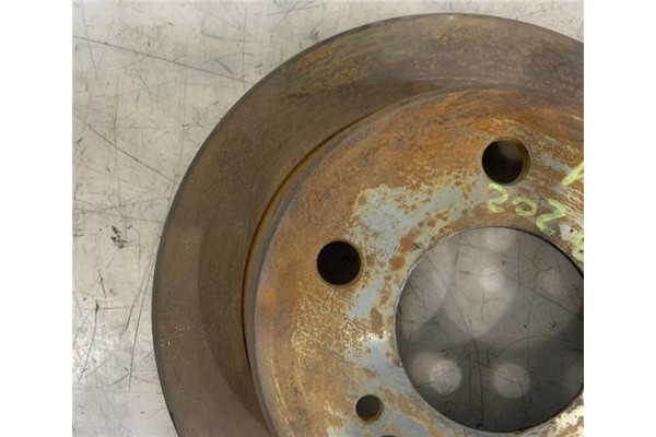 Recambio de disco freno trasero izquierdo para mercedes-benz clase c (bm 202) berlina 2.5 250 diesel (202.125) referencia OEM IA