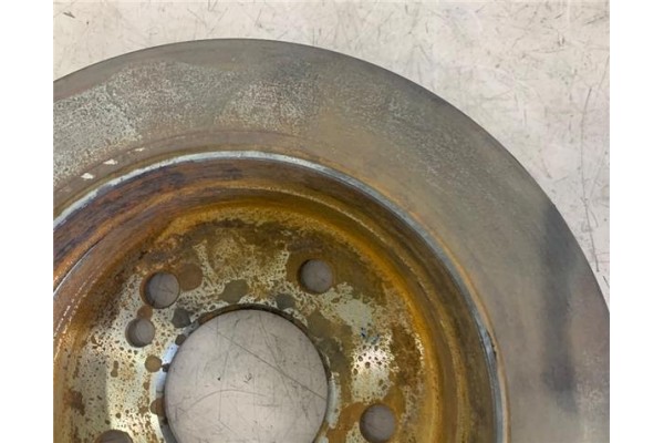Recambio de disco freno trasero izquierdo para mercedes-benz clase c (bm 202) berlina 2.5 250 diesel (202.125) referencia OEM IA