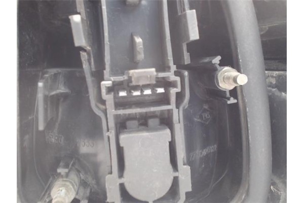 Recambio de piloto trasero izquierdo para renault laguna (b56) 1.9 dti (b56j) referencia OEM IAM 7701038275 2269224 