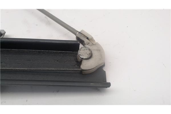 Recambio de mecanismo elevalunas delantero derecho para hyundai h-1 autobús (kmf) referencia OEM IAM 824044H010  