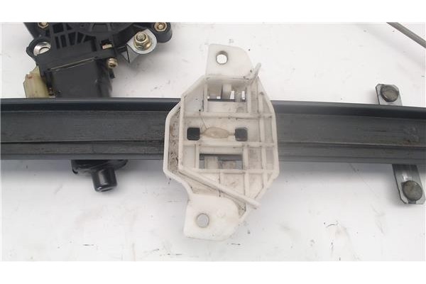 Recambio de mecanismo elevalunas delantero derecho para hyundai h-1 autobús (kmf) referencia OEM IAM 824044H010  