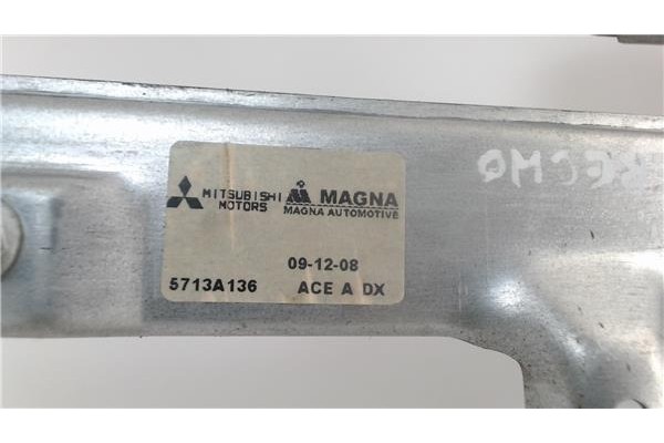 Recambio de mecanismo elevalunas delantero derecho para mitsubishi colt berlina 3 (z30) referencia OEM IAM 5713A136  