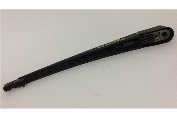 Recambio de brazo limpiaparabrisas trasero para mazda 3 berlina (bk) 1.6 referencia OEM IAM BP4K67421 752527 