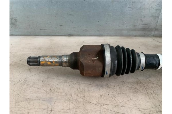 Recambio de palier delantero derecho para peugeot 2008 1.2 access referencia OEM IAM 9677476680  