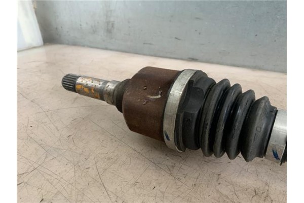 Recambio de palier delantero derecho para peugeot 2008 1.2 access referencia OEM IAM 9677476680  