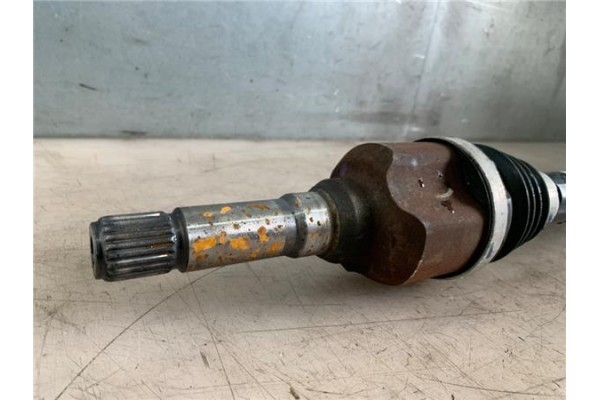 Recambio de palier delantero derecho para peugeot 2008 1.2 access referencia OEM IAM 9677476680  