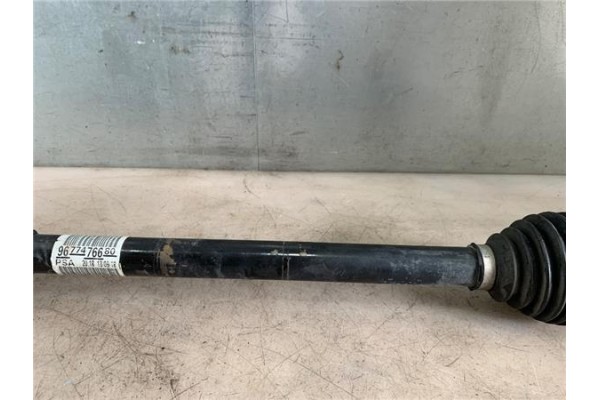Recambio de palier delantero derecho para peugeot 2008 1.2 access referencia OEM IAM 9677476680  