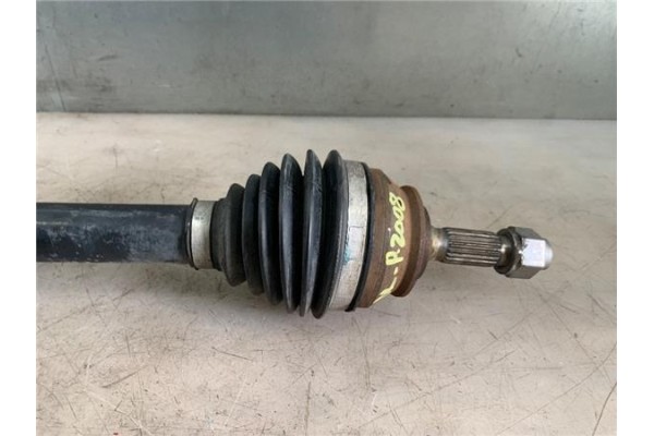 Recambio de palier delantero derecho para peugeot 2008 1.2 access referencia OEM IAM 9677476680  