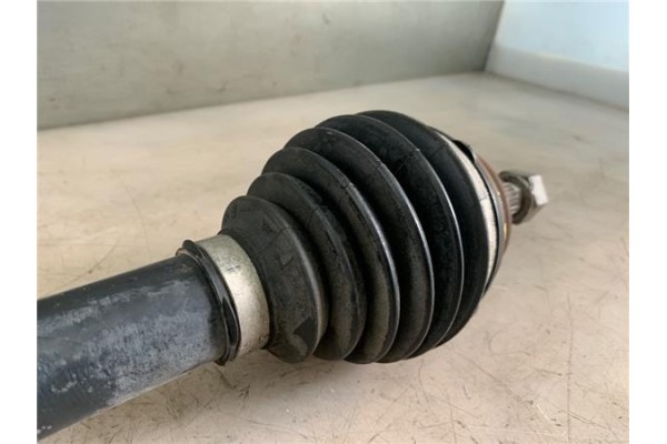 Recambio de palier delantero derecho para peugeot 2008 1.2 access referencia OEM IAM 9677476680  