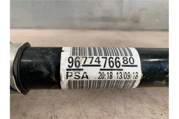 Recambio de palier delantero derecho para peugeot 2008 1.2 access referencia OEM IAM 9677476680  