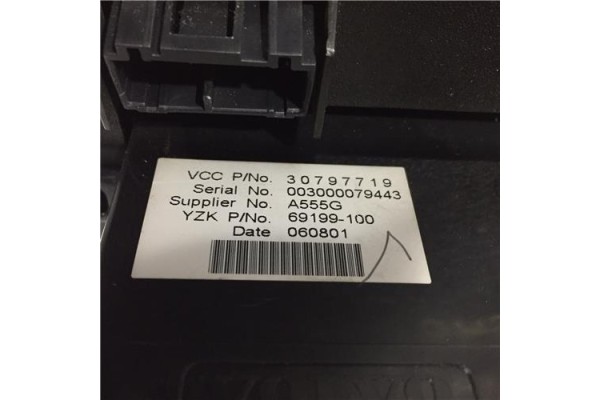 Recambio de consola para volvo s40 berlina 2.0 referencia OEM IAM 30732850 1250443 