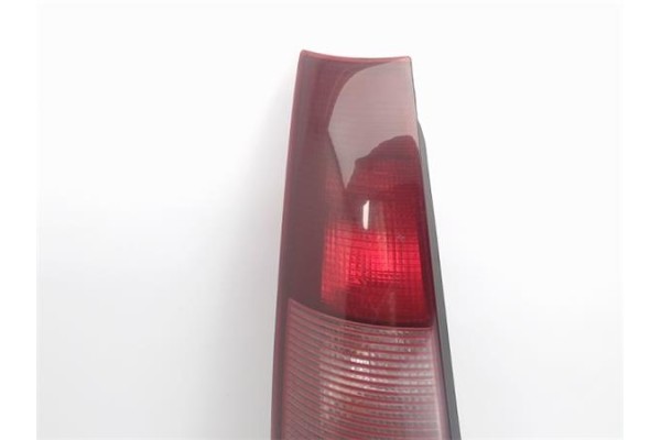 Recambio de piloto trasero izquierdo para fiat i punto (176) berlina 1.7 td referencia OEM IAM 464010830 36510748 