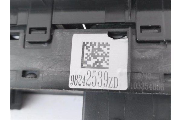 Recambio de mando elevalunas delantero izquierdo para peugeot 2008 1.2 access referencia OEM IAM 98242539ZD  