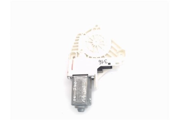Recambio de mando elevalunas delantero izquierdo para peugeot 2008 1.2 access referencia OEM IAM 98242539ZD  